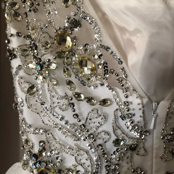 Sherri Hill. Beaded top with Tulle Skirt. Size 0. - Picture 6 of 8